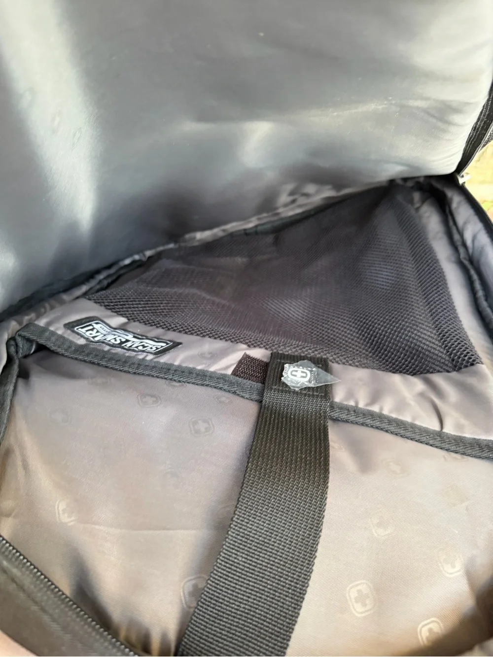 SwissGear Black Laptop Backpack – Univation Technologies – Excellent Condition
